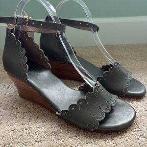 Bali Elf Dreamland Wedge Size 8 Khaki Green Leather Scallop Ankle Strap Sandals